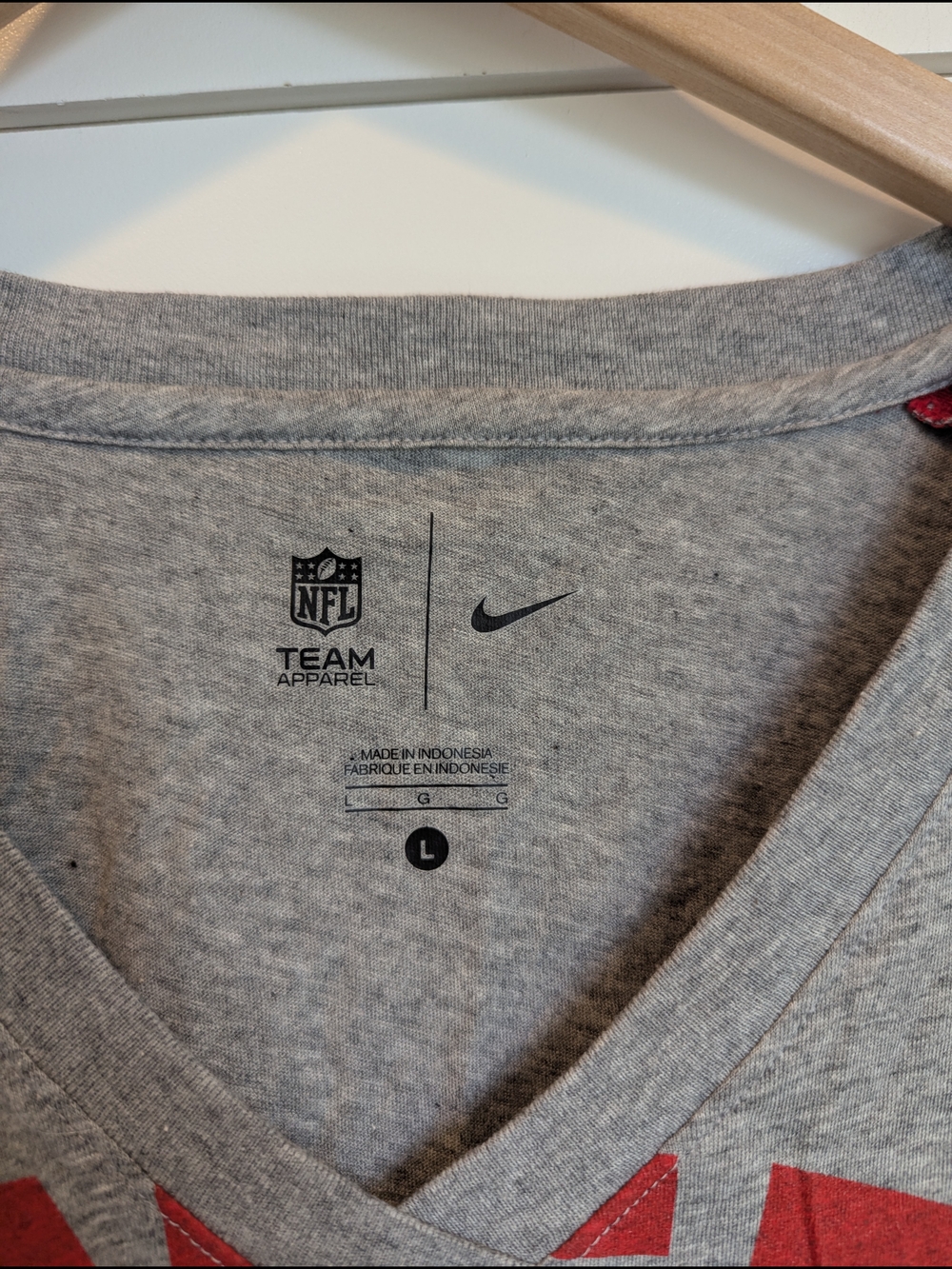 Nike San Francisco 49ers Women's Gray & Red V-Neck Tee - Picture 2 of 8